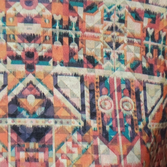 NWT LuLaRoe Randy Baseball T Shirt - Picture 2 of 5